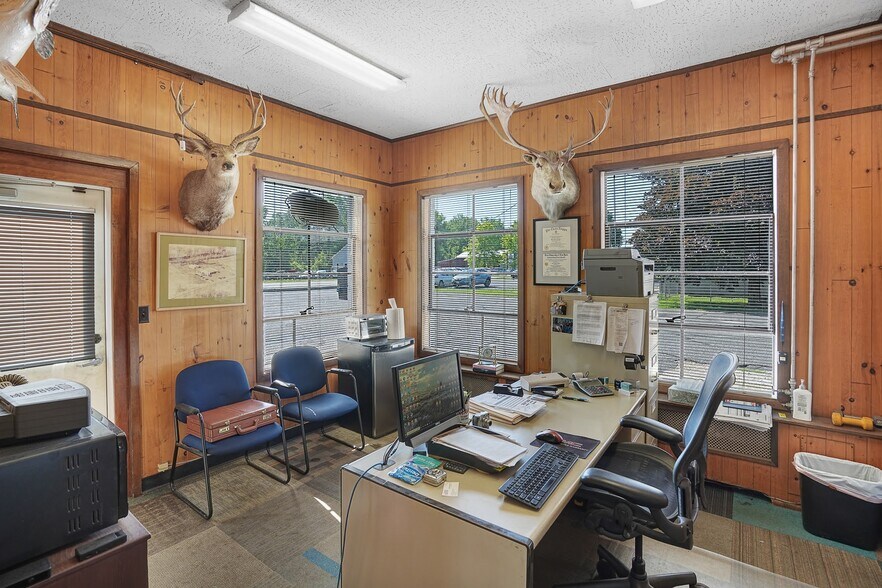 More Photos Of 1955 N Main St, Sheffield Auto Repair For Sale