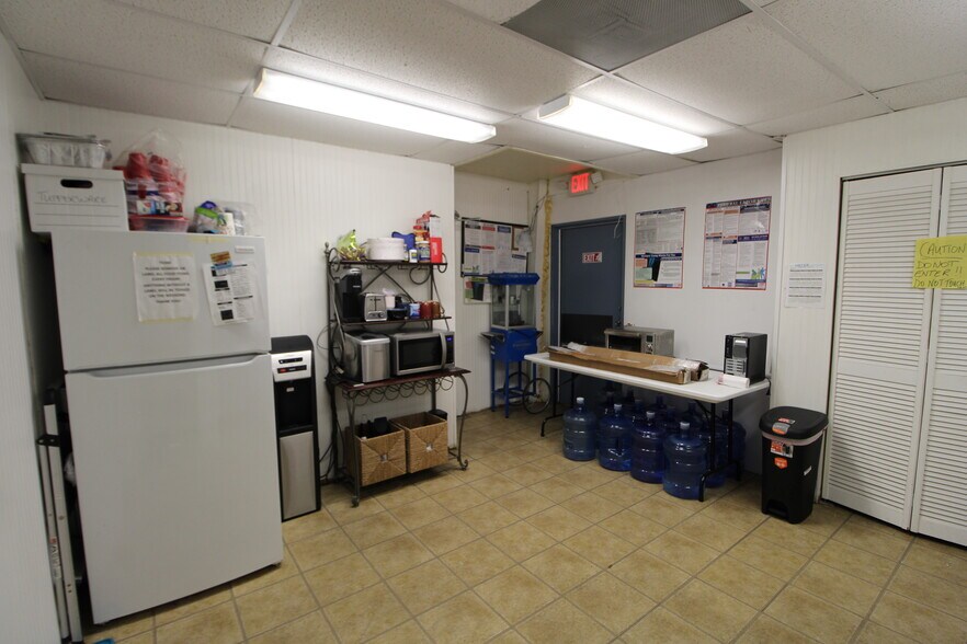 More Photos Of 2208 58th Ave E, Bradenton Industrial For Sale
