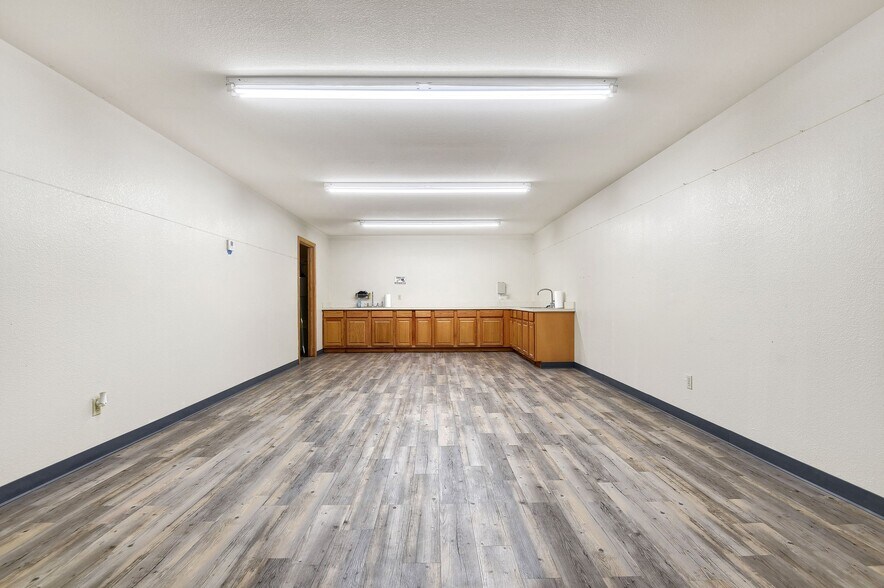 More Photos Of 1877 Witt Rd, Frisco Warehouse For Sale