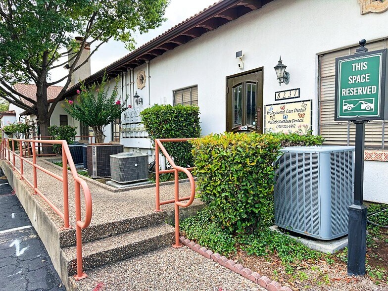 More Photos Of 8237 Fredericksburg Rd, San Antonio Medical For Sale