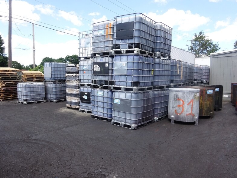 More Photos Of 3146 Marion St, Laureldale Manufacturing For Sale