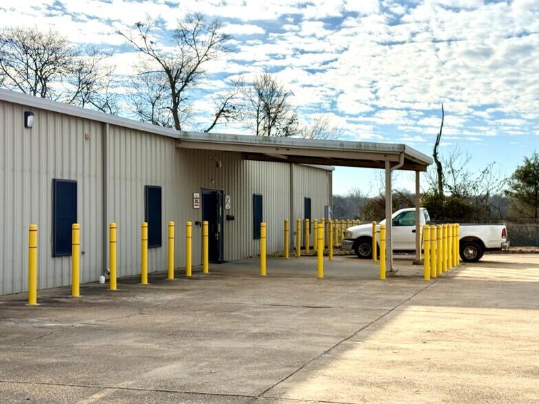 More Photos Of 794 E Main St, Tupelo Showroom For Sale