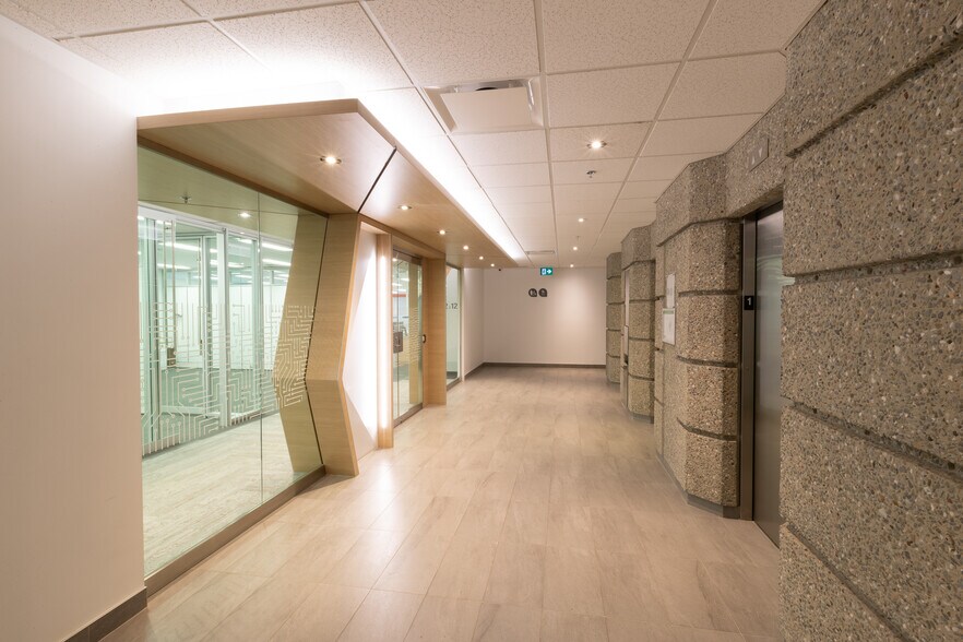 More Photos Of 575 Rue Jacques-Parizeau, Québec Office For Lease