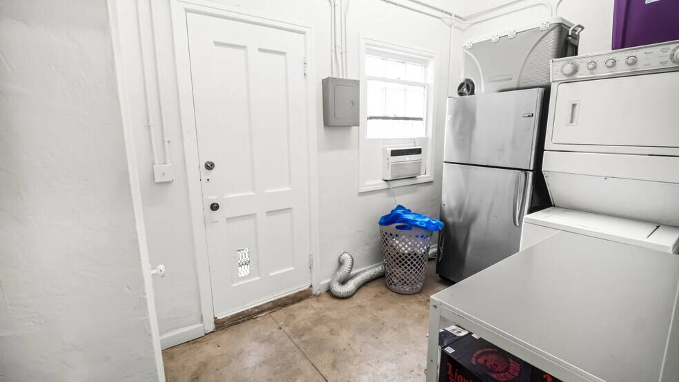 More Photos Of 1736-1738 E 7th St, Long Beach Storefront For Sale