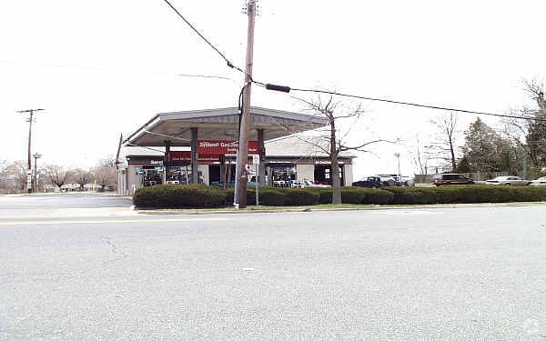 More Photos Of 2911 Colebrooke Dr, Temple Hills Service Station For Lease
