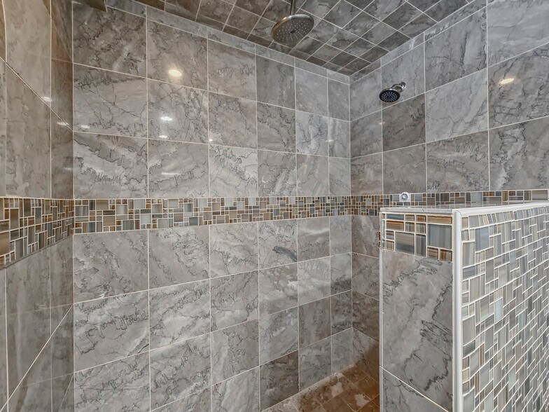 More Photos Of 6001 Nw Expressway, Oklahoma City Office For Sale