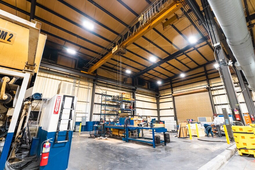 More Photos Of 9533 Commission Dr, Mascot Manufacturing For Lease