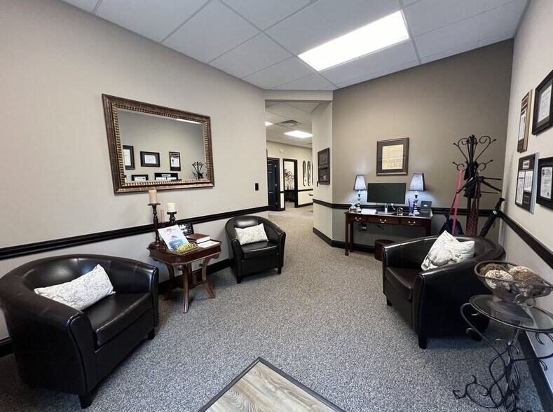 More Photos Of 7540 Sawmill Pky, Powell Office For Sale