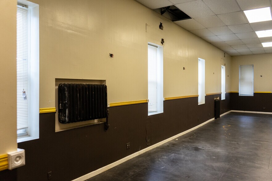 More Photos Of 161 Jamaica Ave, Brooklyn Storefront Retail Office For Lease