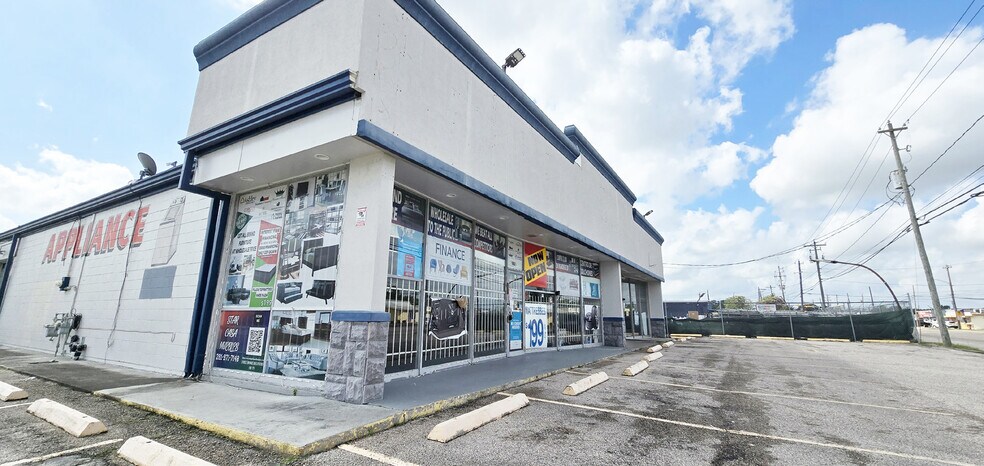 More Photos Of 1801 Shaver St, Pasadena General Retail For Lease