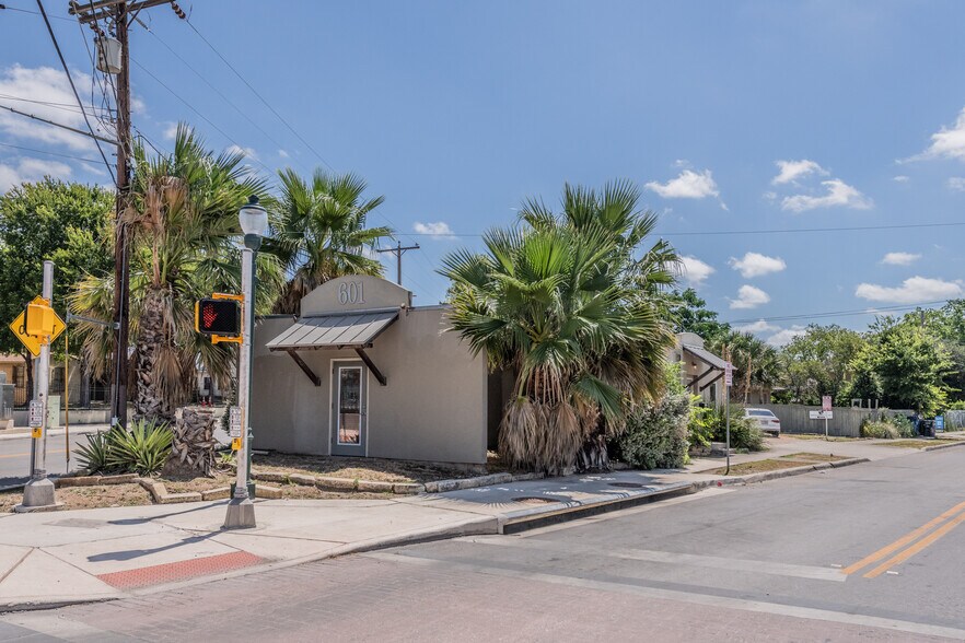 More Photos Of 601 E Ashby Pl, San Antonio Restaurant For Lease