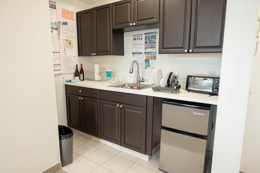 More Photos Of 277 Alexander St, Rochester Office Residential For Lease