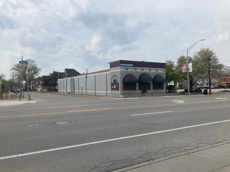 Primary Photo Of 907 W Broad St, Columbus Restaurant For Sale