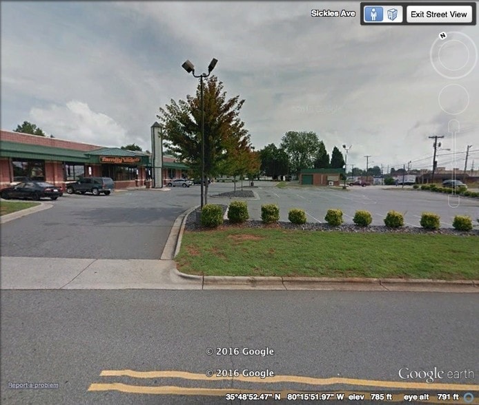 More Photos Of 972-980 S Main St, Lexington Freestanding For Lease