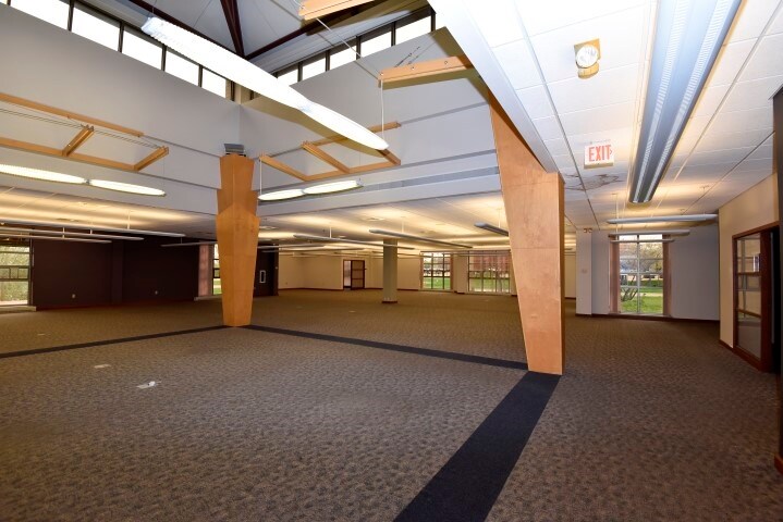 More Photos Of 2834 Northgate Dr, Iowa City Office For Lease