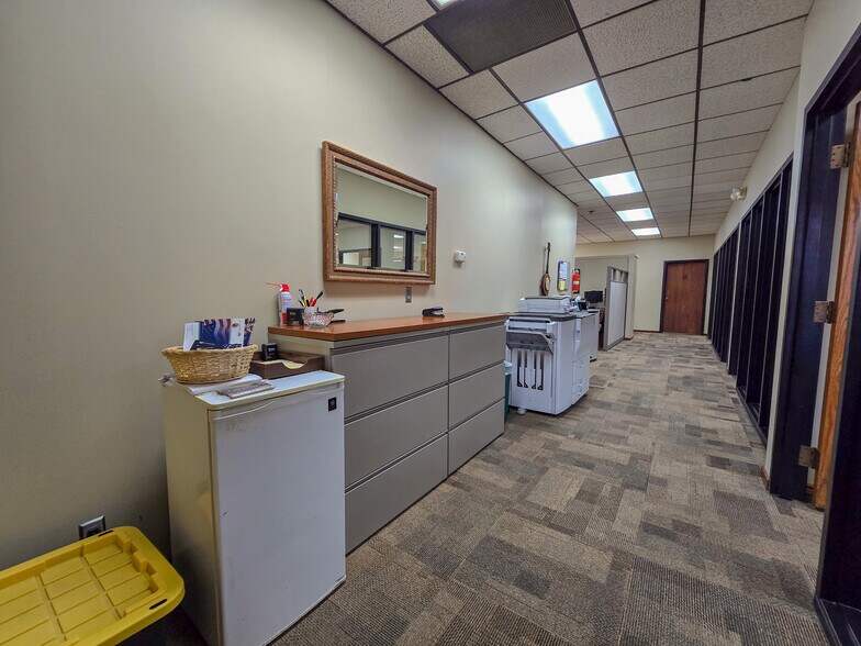 More Photos Of 123 W Highland St, Shawnee Office For Lease