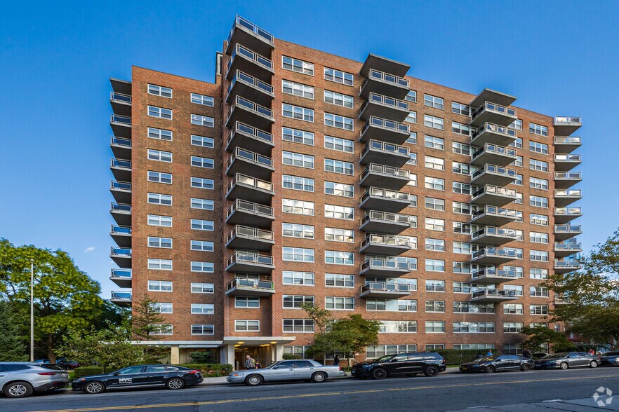More Photos Of 7031 108th St, Forest Hills Apartments For Lease