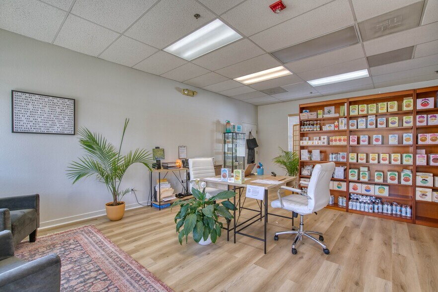 More Photos Of 201 Terry St, Longmont Storefront For Lease