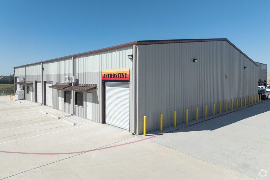 More Photos Of 2910 N Mason Rd, Katy Warehouse For Sale
