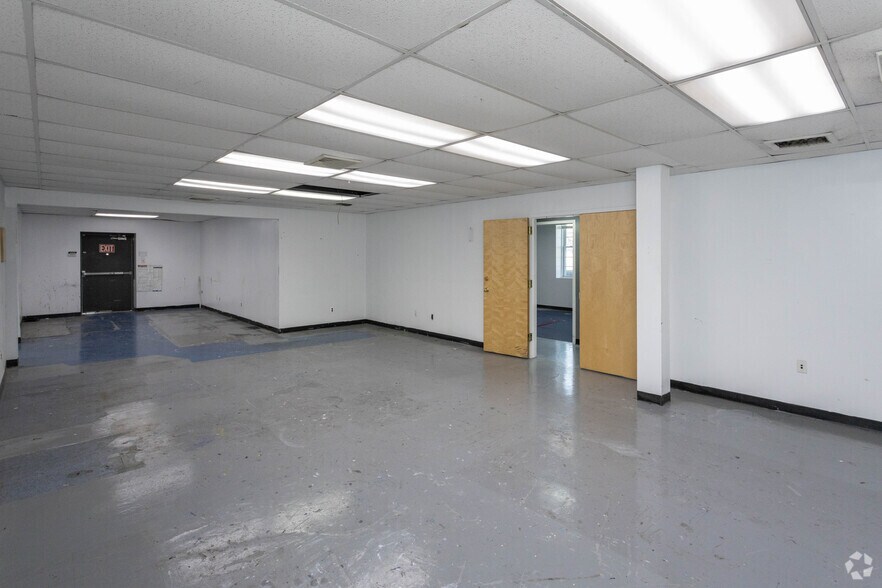 More Photos Of 141 Central Ave, Farmingdale Light Manufacturing For Lease