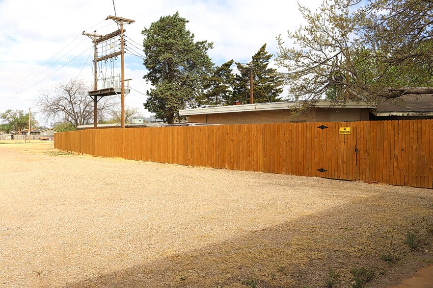 More Photos Of 202 W 3rd St, Hale Center Skilled Nursing Facility For Sale