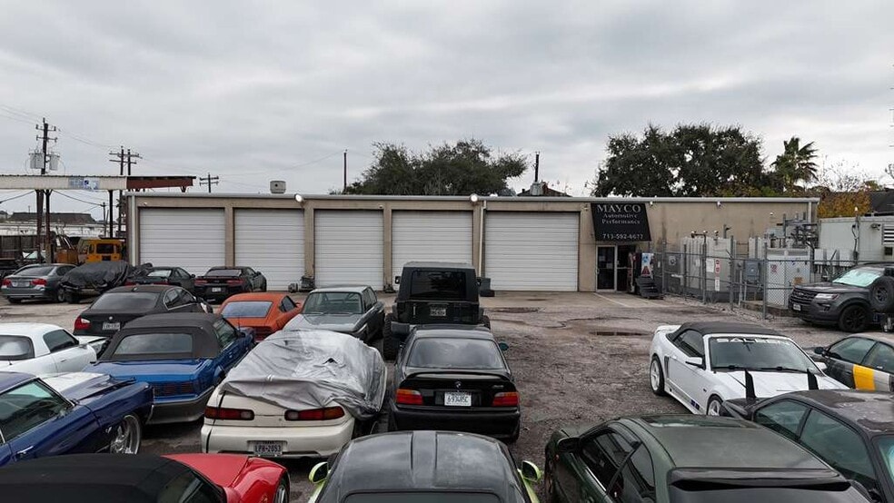 More Photos Of 6809 Renwick Dr, Houston Bar For Sale