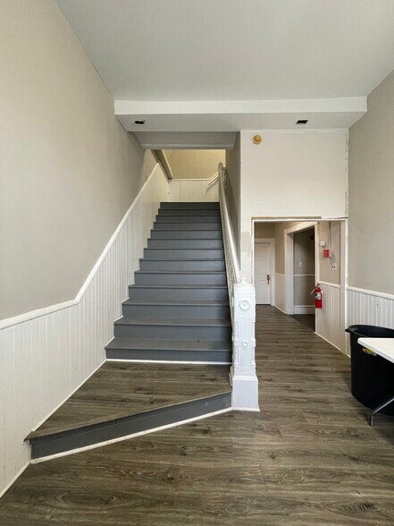 More Photos Of 8 N Broadway, Pitman Medical For Sale