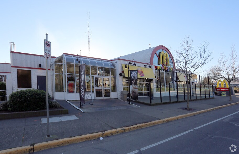 More Photos Of 1149 Esquimalt Rd, Esquimalt Storefront For Lease