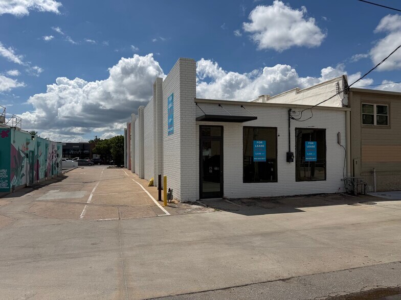 More Photos Of 116 S Broadway, Edmond Storefront For Lease