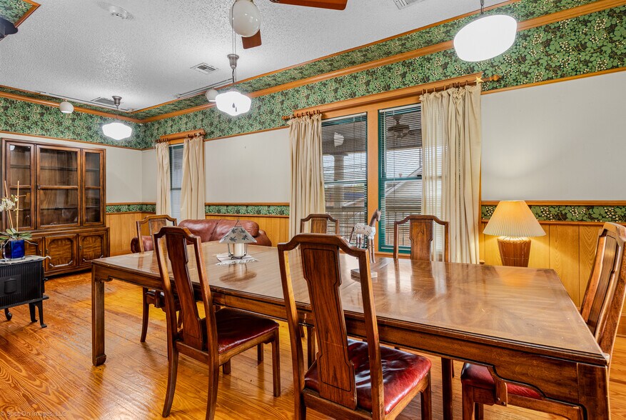 More Photos Of 204 W Central Ave, Fort Worth Office Residential For Sale