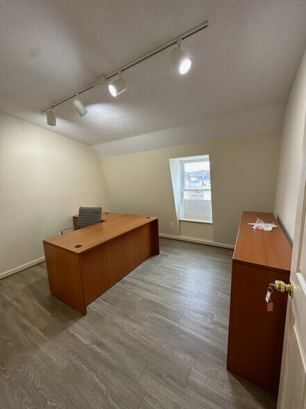 More Photos Of 7252 Benedict Ave, Benedict Storefront Retail Office For Lease