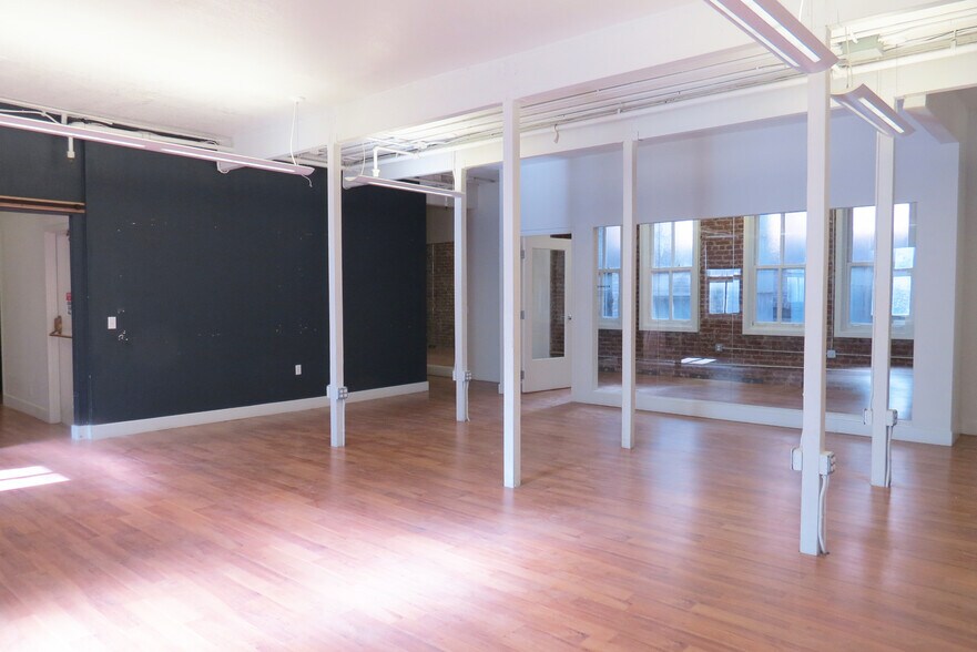 More Photos Of 45-49 Powell St, San Francisco Loft Creative Space For Lease