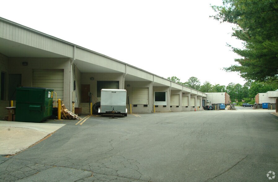 More Photos Of 3955-3979 Deep Rock Rd, Richmond Light Distribution For Lease