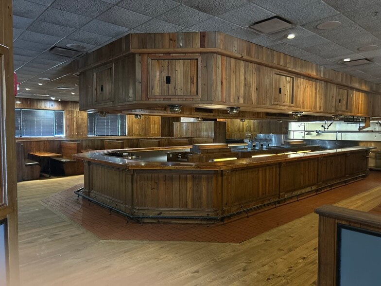 More Photos Of 5650 S Florida Ave, Lakeland Restaurant For Lease