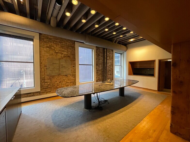 More Photos Of 400 N State St, Chicago Office For Lease