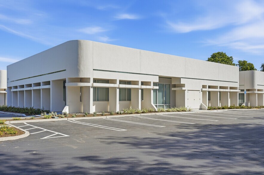 More Photos Of 1371 Warner Ave, Tustin Unknown For Lease