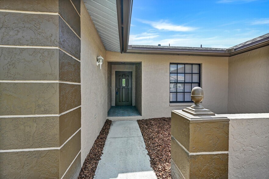 More Photos Of 4707 SW 8th Pl, Cape Coral Apartments For Sale