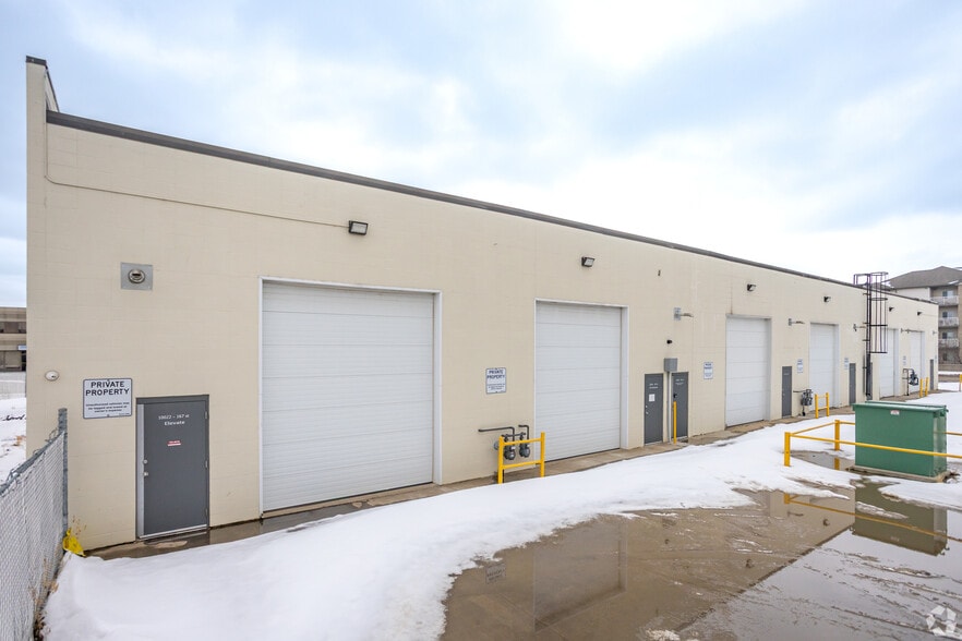 More Photos Of 10012 167 St NW, Edmonton Showroom For Sale