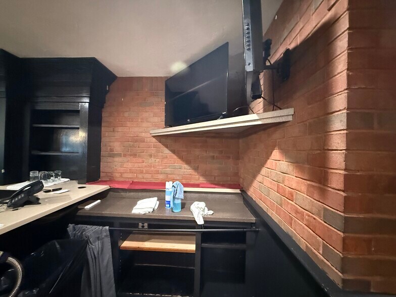 More Photos Of 249 Main St, Rutland Apartments For Lease