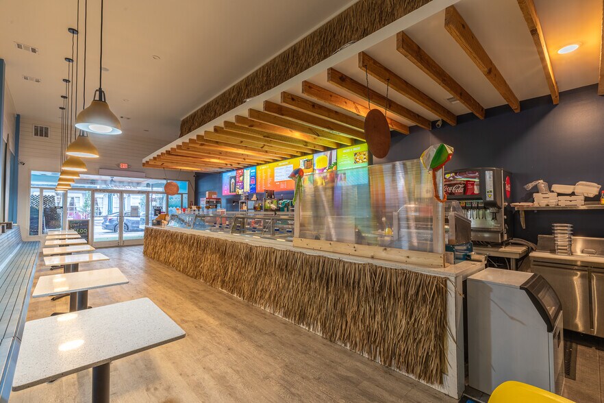 More Photos Of 110 E Broughton St, Savannah Storefront For Lease