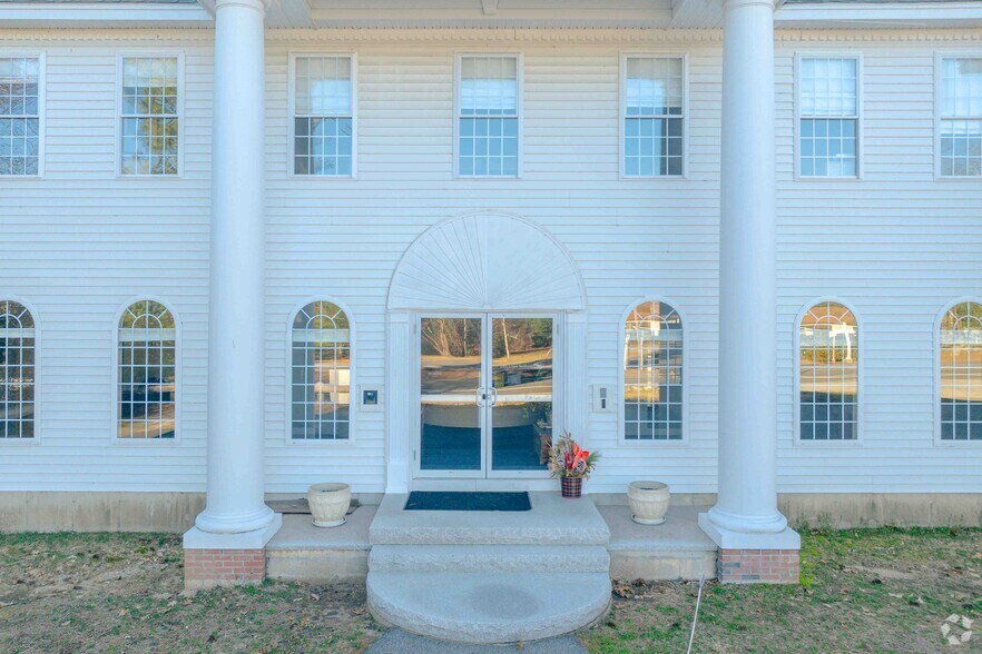 More Photos Of 448 Boston St, Topsfield Medical For Lease