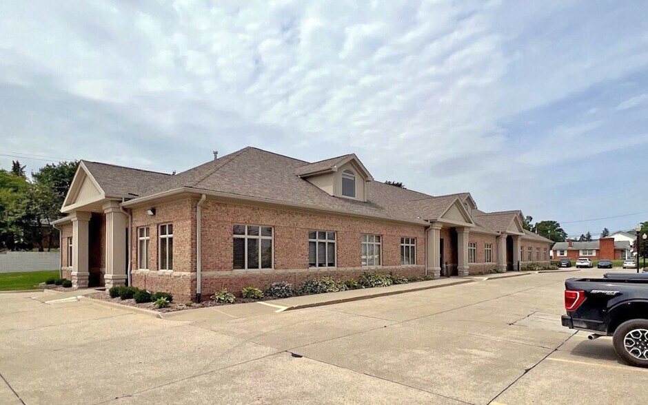 More Photos Of 64541 Van Dyke Rd, Washington Office For Lease