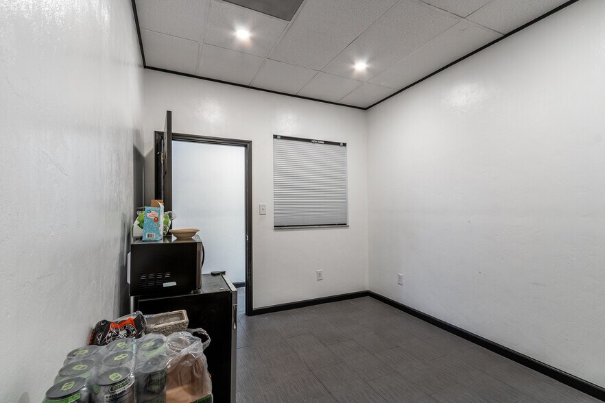 More Photos Of 1724 NE 2nd St, Gainesville Light Manufacturing For Sale