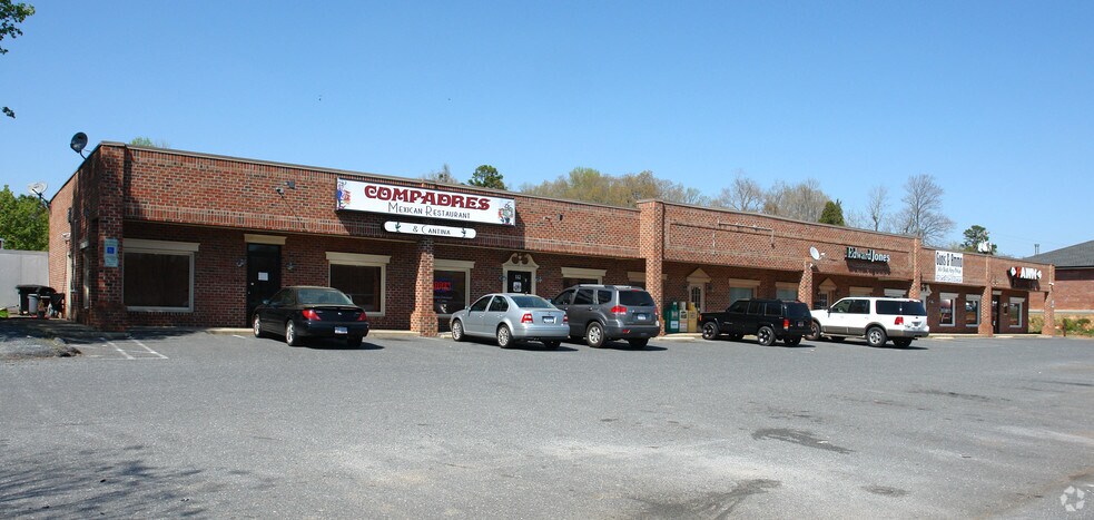 Primary Photo Of 112-118 Pointe South Dr, Randleman Storefront For Lease