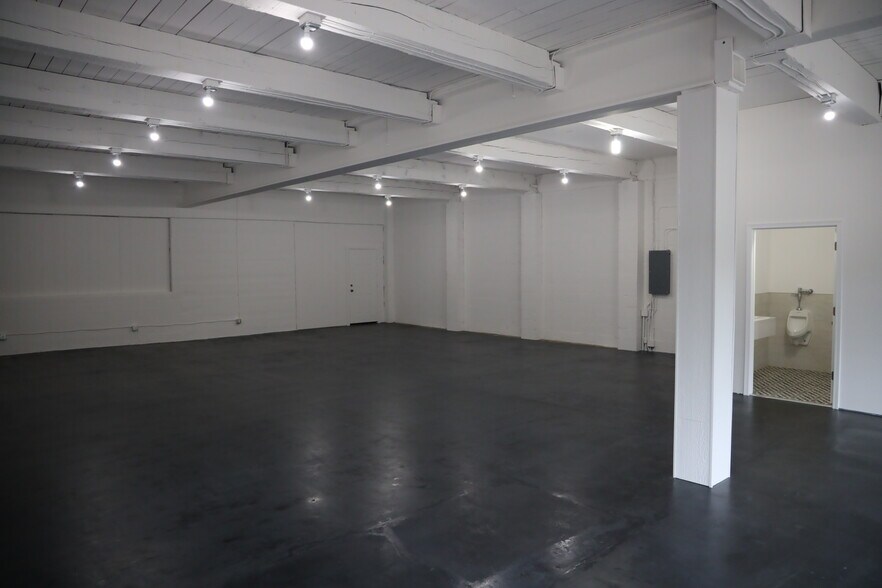 More Photos Of 8855 9th Ave SW, Seattle Convenience Store For Lease