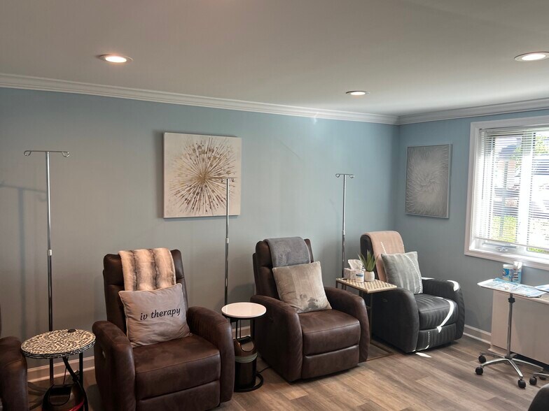 More Photos Of 5301 Westbard Cir, Bethesda Apartments For Sale
