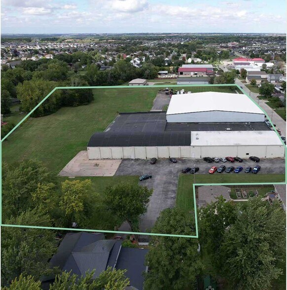 More Photos Of 512 NE Main St, Grimes Distribution For Sale