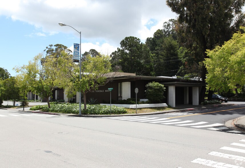 Primary Photo Of 601 Tamalpais Dr, Corte Madera Freestanding For Sale