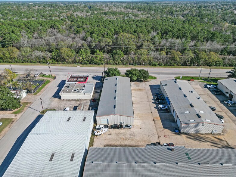 More Photos Of 1502 S Frazier St, Conroe Distribution For Lease