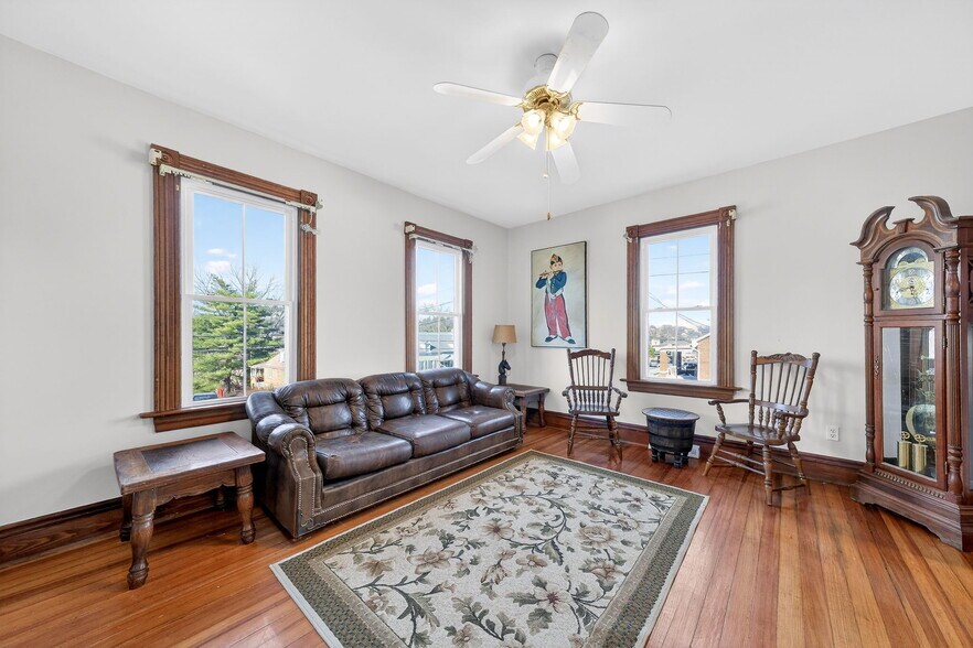 More Photos Of 1011 Market St, Hermann General Retail For Sale